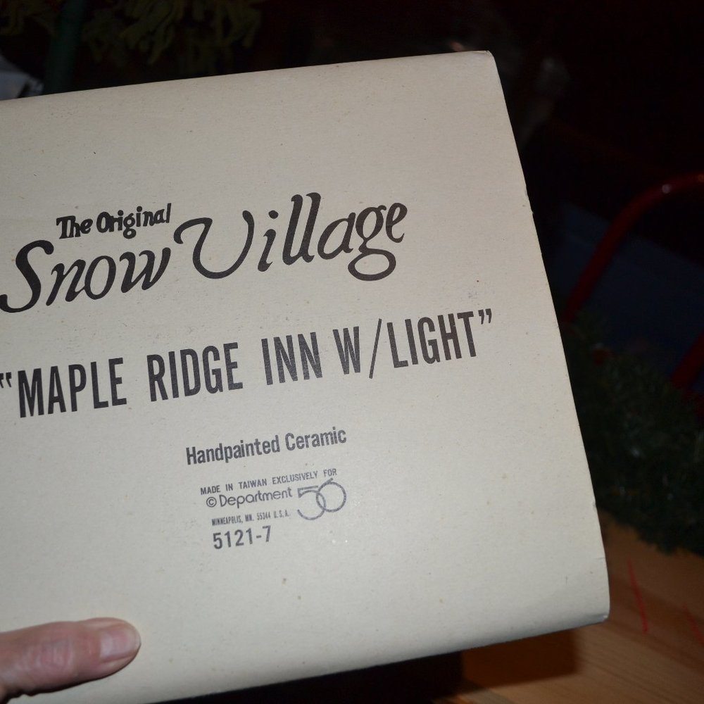 Snow Village Maple Ridge Inn with light, Department 56
